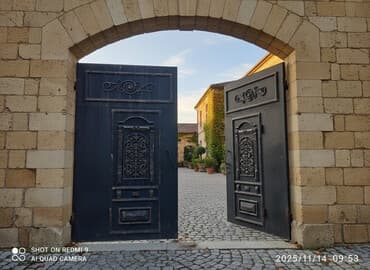 dəmir hasar: İşlənmiş Dəmir Həyət darvazası, Yana açılan, 3 m, Mexaniki, Qapı ilə, rəng - Qara, Kredit yoxdur, Ödənişli çatdırılma — 1