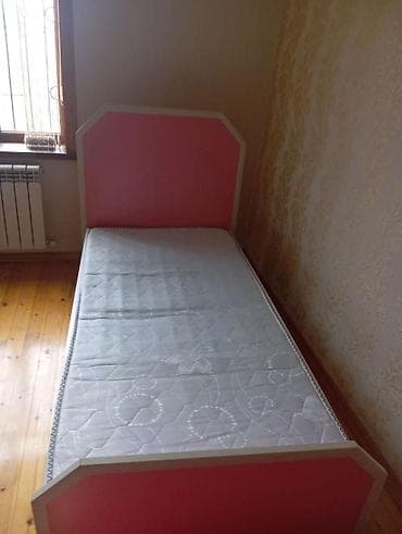 8 marta aid şəkil: Qız üçün, Yazı masası — 7