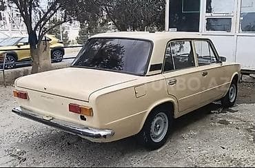 VAZ 2101 sedan – klassik sovet dizaynı və sadə mexanika. Xarici: -