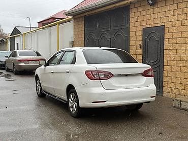 masin satisi kreditle: Dongfeng (DFM) S30, ağ rəngli sedan. Taksi buraxilisi var 3031 e qeder — 5
