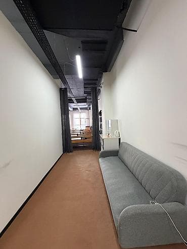 Daşınmaz əmlak: 28 May metrosunun yaxınlığı, AF biznes mərkəzinin 4-cü mərtəbəsində — 8