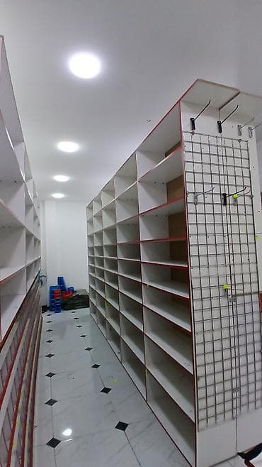 Mağaza vitrin və rəf sistemi - Material: Laminat/LDSP taxta lövhələr