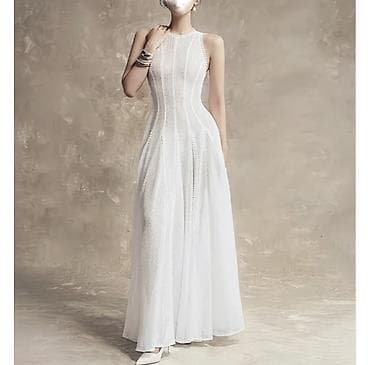 ağ don modelləri: Ağ rəngli zərif uzun paltar - Model: qol­suz, yuxarı hissəsi bədənə — 1