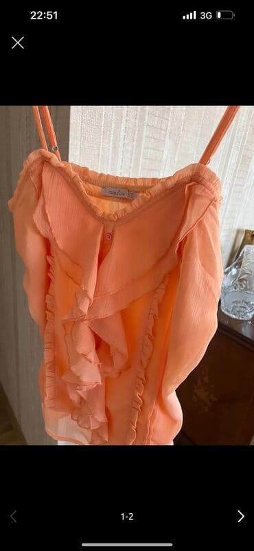 ağ qadın koftaları: Chox gozel rengi var!Ancaq Real alicilar elaqe saxlasin🌸. 70’e — 1