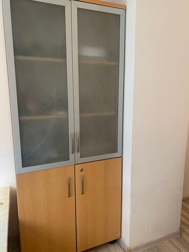 bərbər şkafı: Yaxşı vəziyyətdədir. Sadəcə şüşəsi çatlayıb 📍Xırdalanda yerləşir — 1