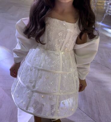 ağ kedlər: Uşaq üçün zərif ağ ziyafət/libas - Model: qısa ətəkli, korset üstlü — 1