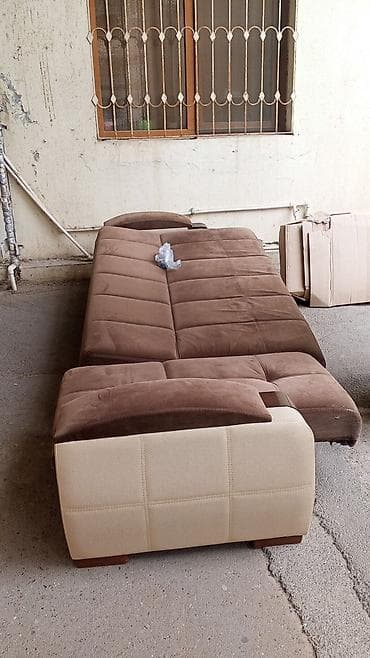 Di̇van-kravat, Açılan, Parça