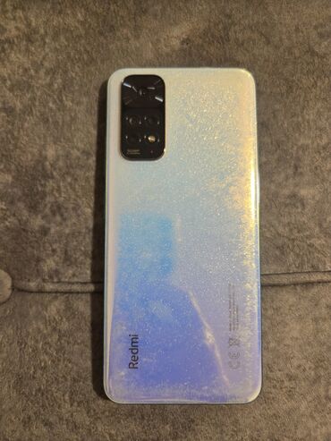 Redmi Note 11 model smartfon. Cihazın arxa tərəfində kamera bloku — 2