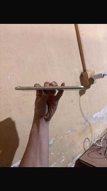 iphone xs max qara: IPhone 7 Plus, Qızılı, Barmaq izi — 4