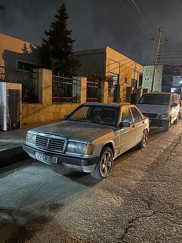 e 3 2: Mercedes-Benz 190 (W201): 1.8 l | 1990 il Sedan — 4