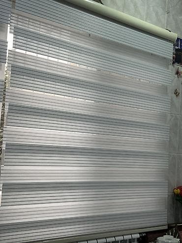 Свечи: Zebra/Jalousi rolikli pərdə – açıq boz rəngdə, üfüqi zolaqlı dizayn — 4