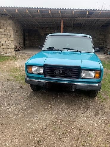 vaz 2107 oturacaqlari: Lada 2107 sedan - Kuzov: 4 qapılı sedan, mavi rəng - Mühərrik — 1