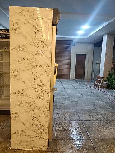 Tək qapılı şüşə vitrin soyuducu - Brend: Uğur (üst hissədə işıqlı — 1