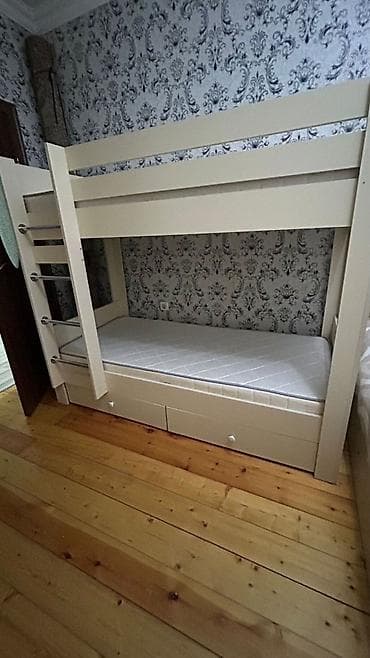 uşaq kravatı quba: Oğlan və qız üçün, Çarpayı, Matras ilə, Siyirməli, Taxta — 2