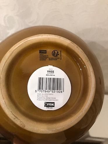 Vazalar: Bir vaza, Keramika — 2