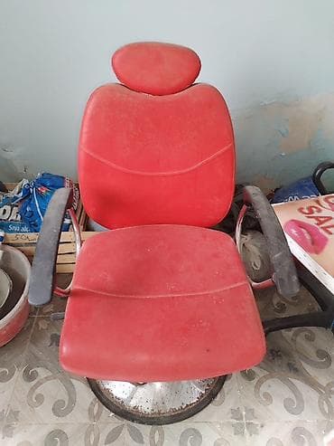 Qırmızı rəngli bərbər/kosmetik kreslosu - Rahat arxa dayağı və