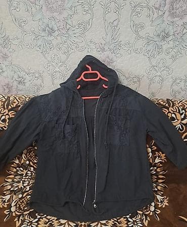 Qadın üçün qara rəngli yüngül kapüşonlu kofta/kurtka. - Material lalafo.az -da Qadın üçün qara rəngli yüngül kapüşonlu kofta/kurtka. - Material