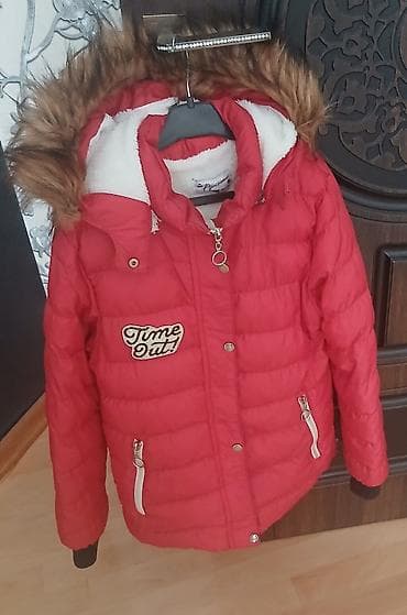 Qız uşaqları üçün qış gödəkçəsi - Rəng: parlaq qırmızı - Model