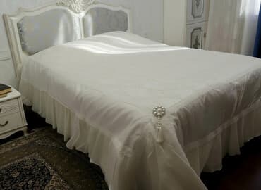 Yataq üçün İşlənmiş Qaşlı rəng - Ağ Yataq örtüyü, Ünvandan götürmə