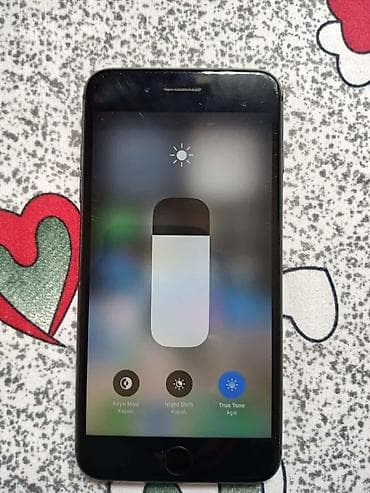 samsung a 50: IPhone 8 Plus, Qara, Simsiz şarj — 3