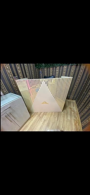 resepşın stolu: Dekorativ resepsion/kiçik stend masası - Dizayn: Ön paneldə üçbucaq — 1