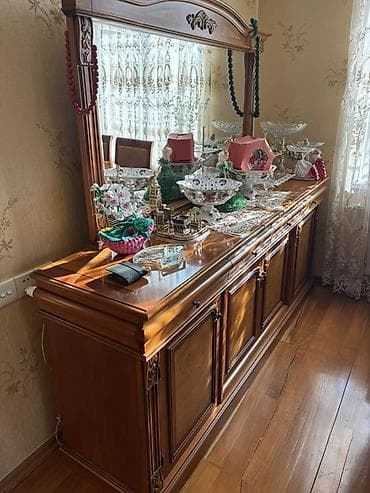 qab şkafları: Klassik üslubda böyük güzgülü bufet/konsol - Material: massiv ağac və — 2