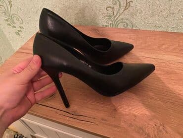 босоножки на тракторной подошве с каблуком: Tuflilər, Ölçü: 40, rəng - Qara, Yeni — 1