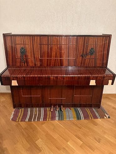 Pianino satılır göründüyü kimi yaxşı vəziyyətdədir