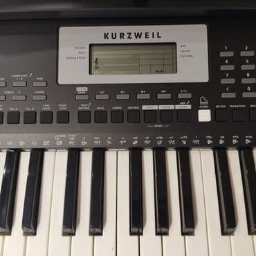 sintezator stoykası: Sintezator Kurzweil KP90L Polifoniya:32 Klavişlər:61 Səslər:580 — 4