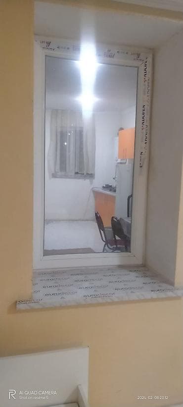 baki kiraye evler: 1 otaqlı mənzil – mətbəx və mebel dəsti ilə isti pol kollec uşaqlar — 10