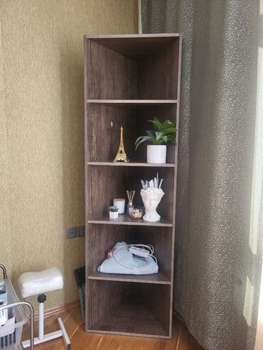 Kitab rəfi, Corner shelf