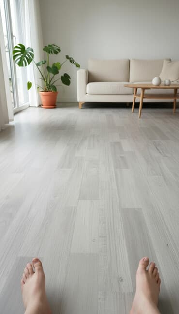 Açıq boz rəngli laminat döşəmə taxtaları - Rəng/naxış: Açıq boz