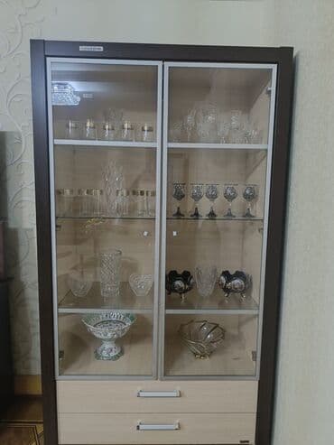 demir şkaf: Şüşəli dolab vitrini — 2