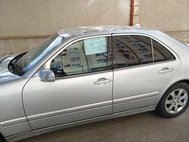 mersedes qapi: Mercedes-Benz E-Class sedan (W210). Gümüşü rəngli, 4 qapılı kuzov — 3