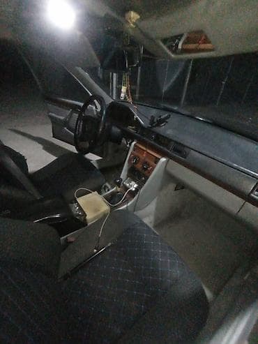 maşın aksesuarları: Mercedes-Benz W124: 2 l | 1995 il Sedan — 8