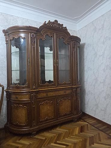 parca skaf: Klassik üslubda vitrin-bufet - Material: massiv ağac və təbii ağac — 1