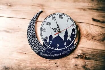 saat şəkli çəkmək: Dinı saatlar sifarişlə hazırlanir.ad yazılır, şəkil vurulur.zövqe — 2