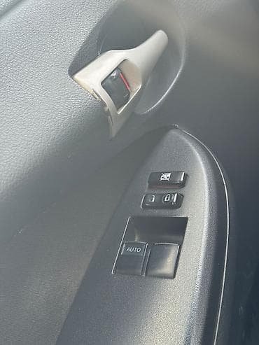 çanqan avto: Toyota Corolla sedan – gümüşü rəng. - Mühərrik: D-4D dizel - Korpus: 4 — 10