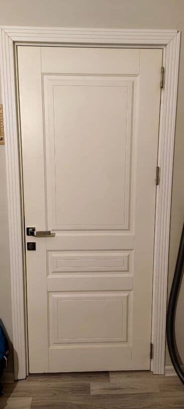 Maye divar kağızları: Ağ rəngli daxili otaq qapısı - Material: taxta əsaslı (MDF/şpon tipli — 1