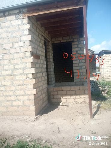 Дома: Samux rayonunun Fizuli kəndində 8sot torpaqda yarı tikili heyet evi — 7