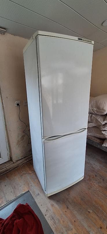 iphone 4 qiyməti: İşlənmiş 2 qapılı Atlant Soyuducu Satılır, rəng - Ağ, Təkərli — 2