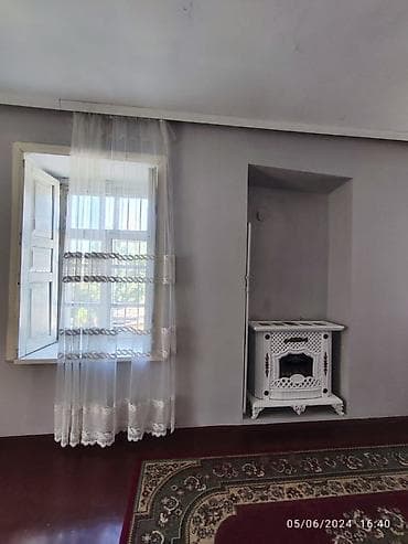 ev kiraye: Ailəyə verilir. Xudat şəhəri 1 May küçəsində, 2 nömrəli məktəbin — 10