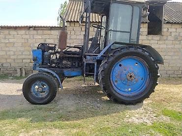 masin bmv: Mavi rəngli təkərli kənd təsərrüfatı traktoru - Kabinli, geniş — 6