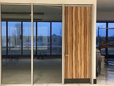 hacar dəsdi: Şüşə arakəsmə sistemi və qapı - Anodlaşdırılmış alüminium profilli — 1