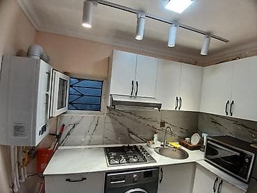 Mətbəx mebeli dəsti – L‑şəkilli, ağ rəngdə, mərmər naxışlı stolüstü və lalafo.az -da Mətbəx mebeli dəsti – L‑şəkilli, ağ rəngdə, mərmər naxışlı stolüstü və