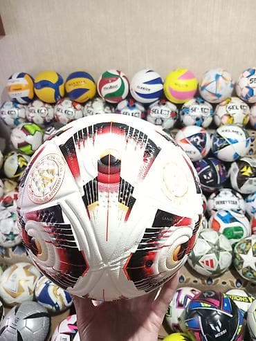 messi top: Məhsul: Futbol topu – “MESSI” dizaynlı Xüsusiyyətlər: - Rənglər — 5