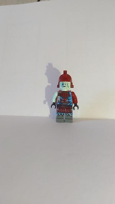 oyuncaqları: LEGO minifiqur – qırmızı dəbilqəli, iki tərəfli çaplı bədən və ayaqlar — 1