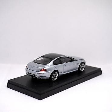 gumuşdur: BMW M6 modeli • İstehsalçı - Kyosho • Ölçü: 1/43 • Material: Metal — 3