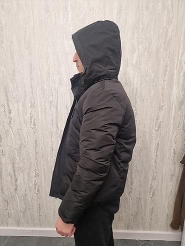 kurta: Kişi üçün qara rəngli qış parkası M razmerdir mənim boyum 1.76 olduğu — 4