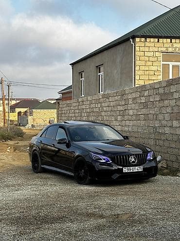 3 teker: Mercedes-Benz : 3.5 l | 2010 il Sedan — 3